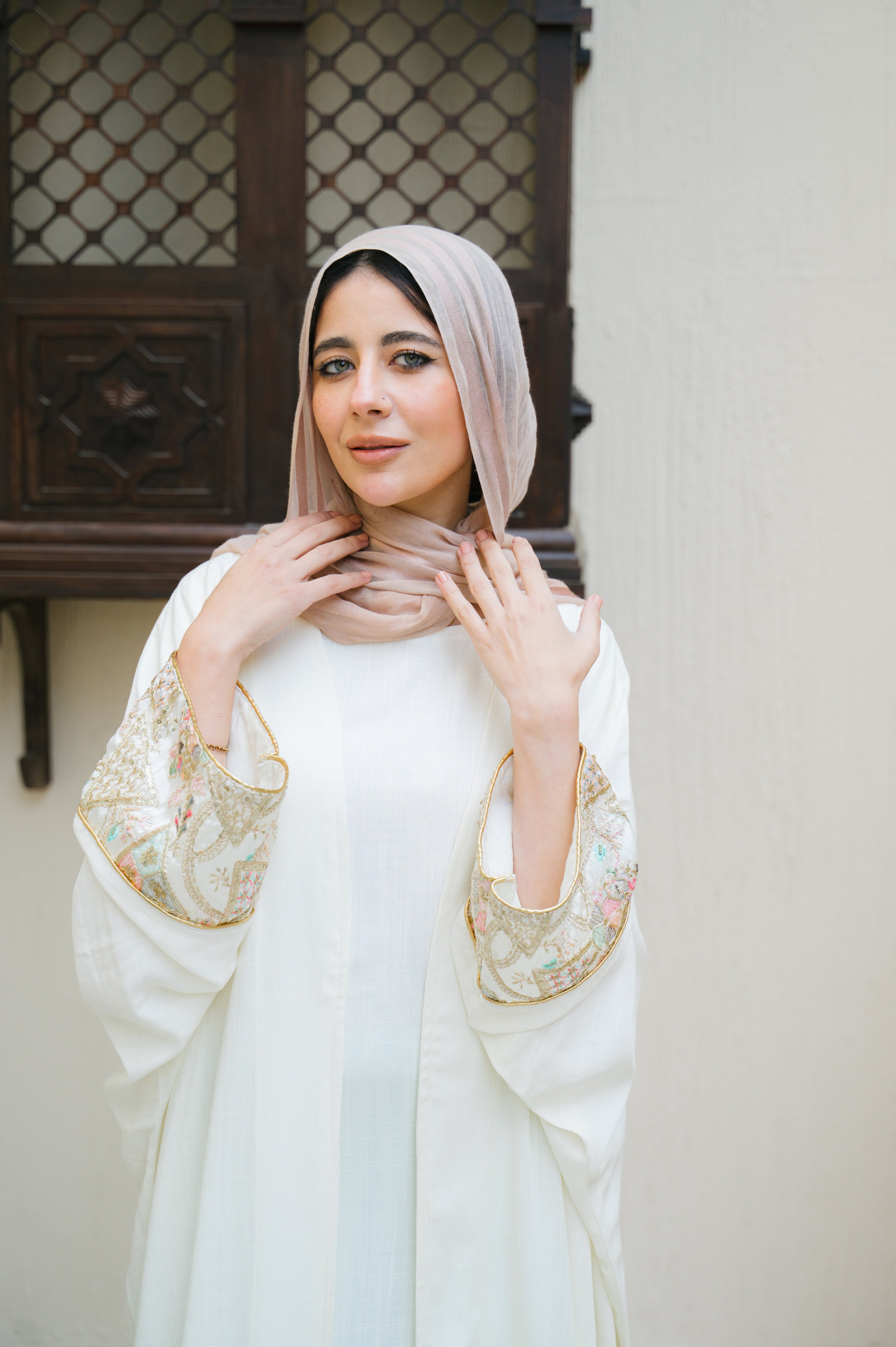 LINEN OFF-WITHE ABAYA WITH LINED BASIC